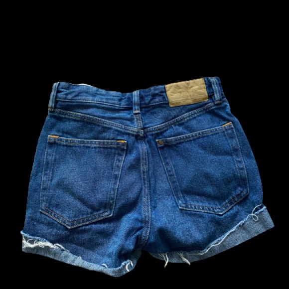 H&M High Waisted Denim Shorts - Picture 2 of 3